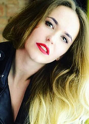 Valentina ist Mitglied bei der Partnervermittlung Ukraine Foto von Valentina - eine Frau aus der Ukraine auf Partnersuche