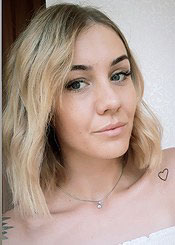 Yulia ist Mitglied bei der Partnervermittlung Ukraine Foto von Yulia - eine Frau aus der Ukraine auf Partnersuche
