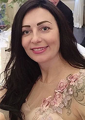 Lilia, (49), aus Osteuropa ist Single