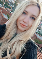 Alla, (33), de Europa del Este es soltera