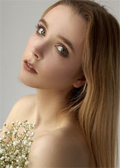 Olga, (19), aus Osteuropa ist Single