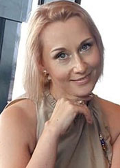 Alena, (48), aus Osteuropa ist Single