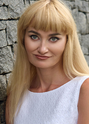 Yulia, (46), de Europa del Este es soltera