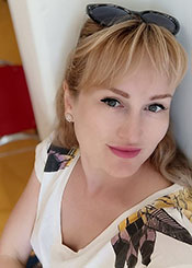 Anastasia, (40), aus Osteuropa ist Single