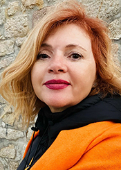 Olena, (55), de Europa del Este es soltera