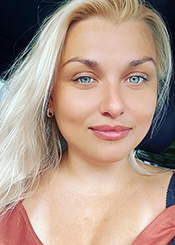 Marina, (33), de Europa del Este es soltera