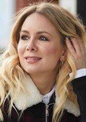 Julia, (38), aus Osteuropa ist Single