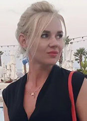 Julia, (44), aus Osteuropa ist Single
