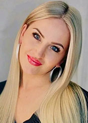 Julia, (41), aus Osteuropa ist Single