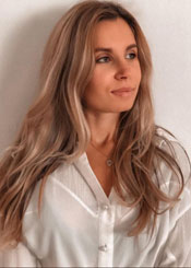 Julia, (32)